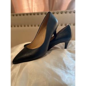 Size 9 City Classified Comfort black heels